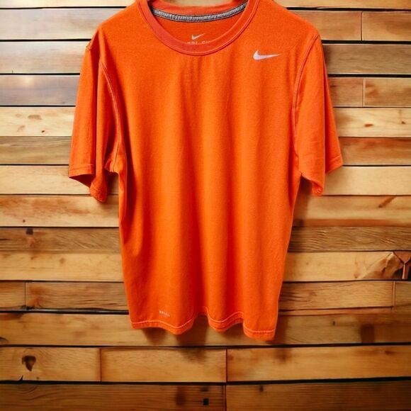 NWOT NIKE UNISEX Crew Neck Tee. - Picture 1 of 13